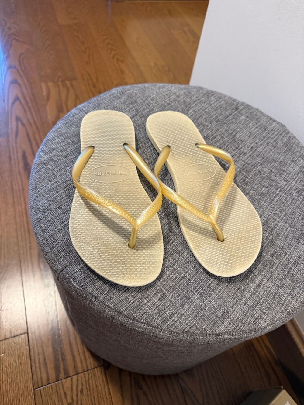 Havaianas Women's Slim Flip Flops in Metallic Gold
